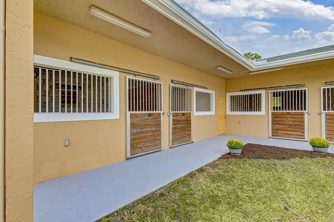 For Sale: $599,000 (3 beds, 2 baths, 1336 Square Feet)