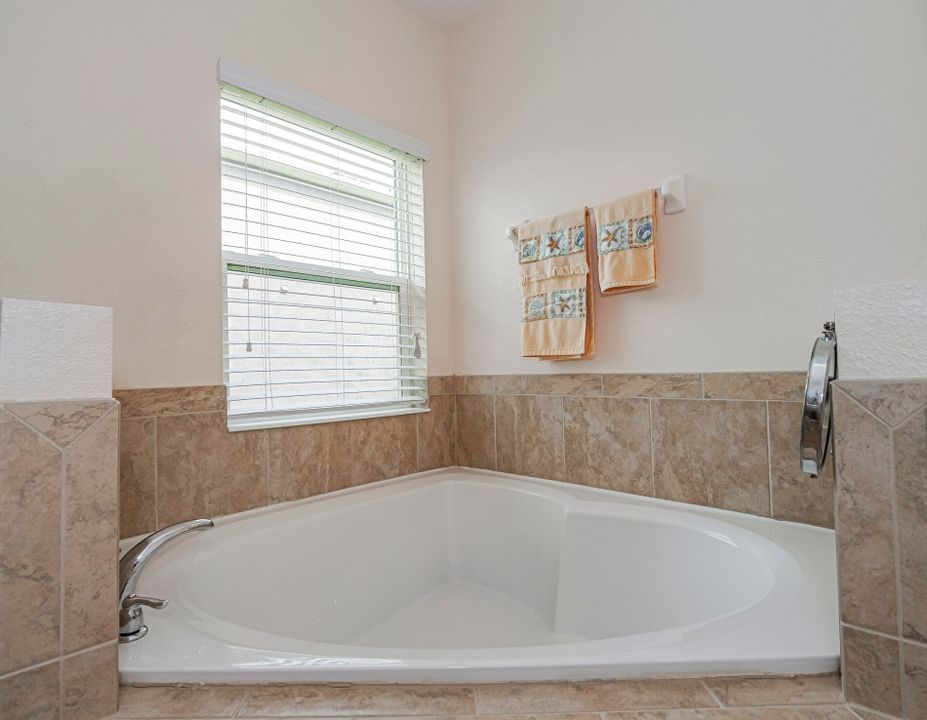 For Sale: $449,900 (3 beds, 2 baths, 2206 Square Feet)