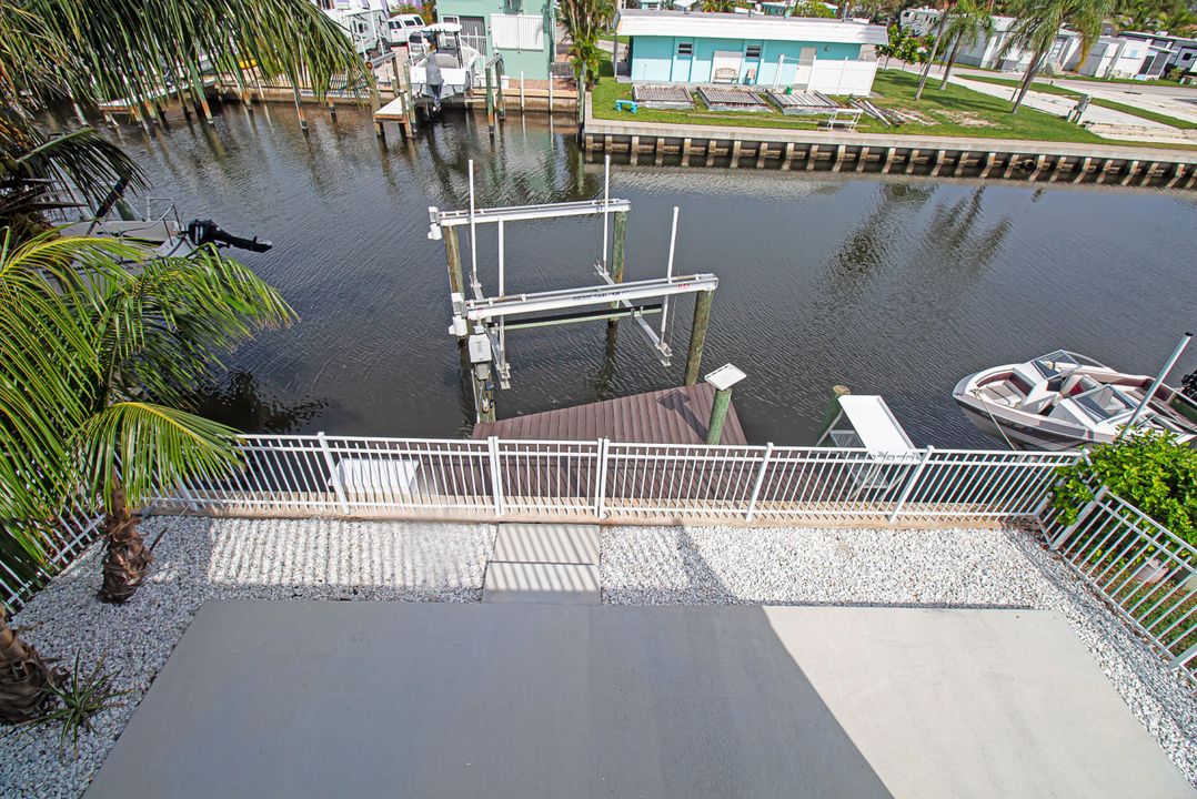 For Sale: $1,300,000 (3 beds, 2 baths, 2584 Square Feet)