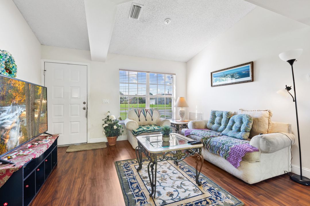 For Sale: $399,900 (3 beds, 2 baths, 1566 Square Feet)