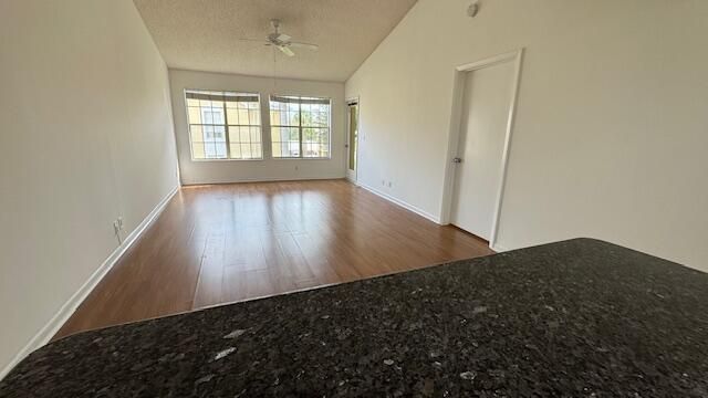 For Sale: $248,900 (1 beds, 1 baths, 700 Square Feet)