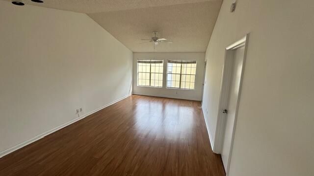 For Sale: $248,900 (1 beds, 1 baths, 700 Square Feet)