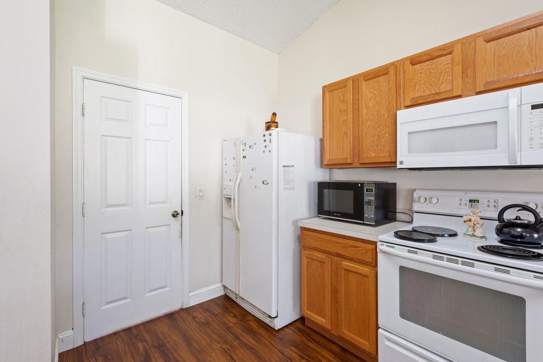 For Sale: $399,900 (3 beds, 2 baths, 1566 Square Feet)