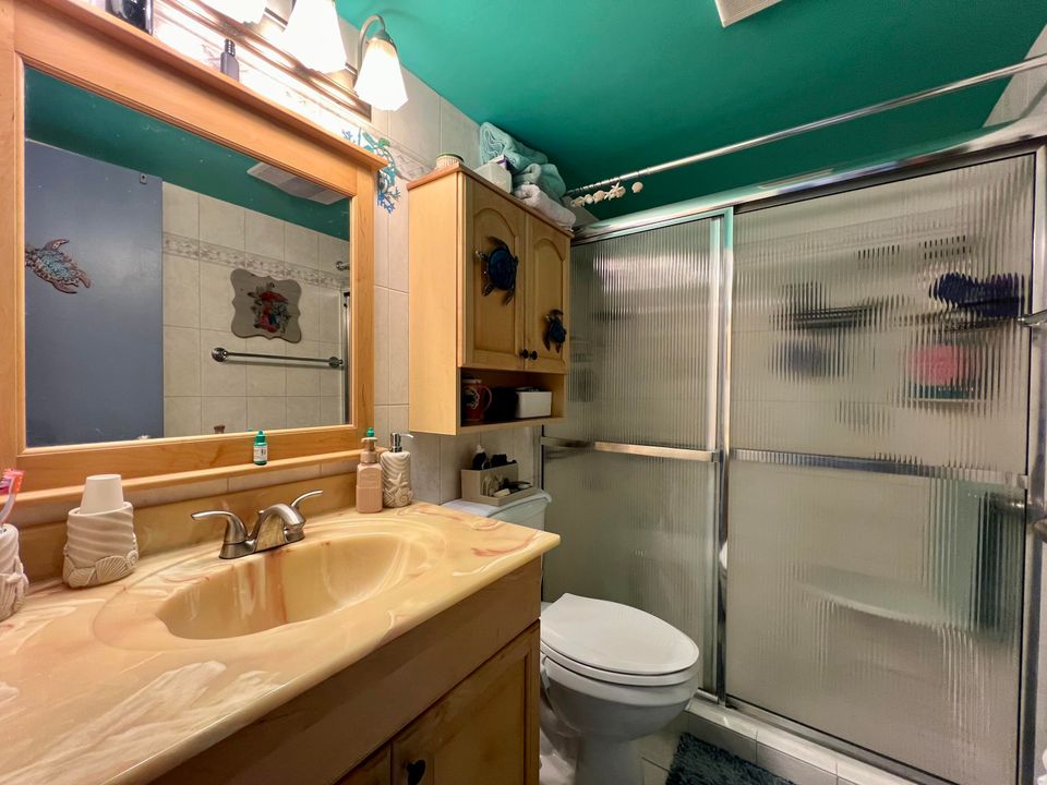 For Sale: $122,000 (1 beds, 1 baths, 570 Square Feet)