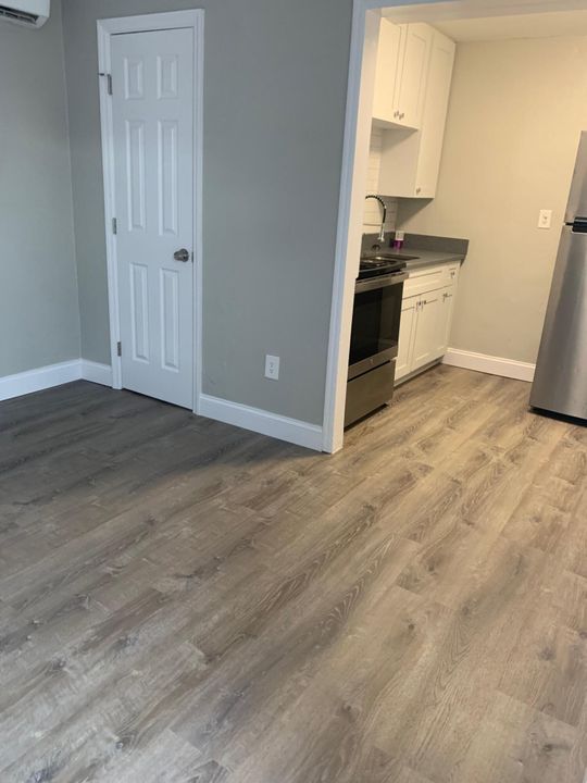 For Rent: $1,350 (0 beds, 1 baths, 350 Square Feet)