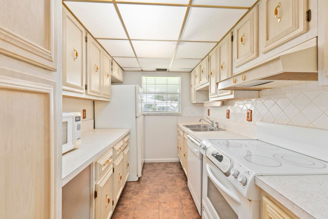 For Sale: $127,500 (2 beds, 2 baths, 1120 Square Feet)