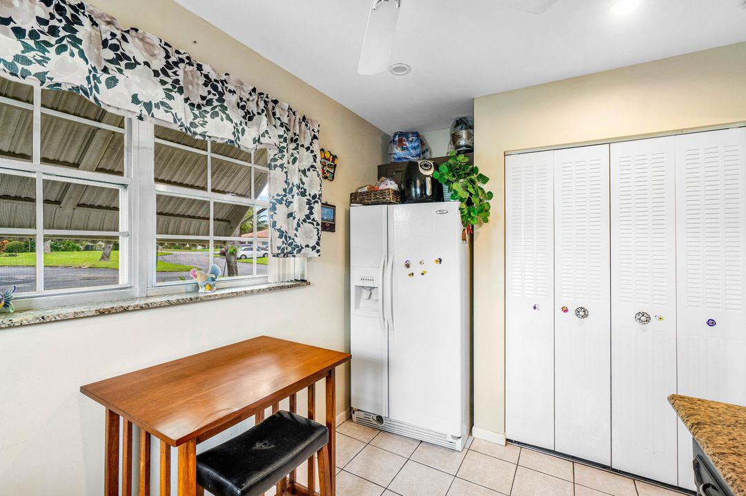 For Sale: $275,000 (2 beds, 2 baths, 950 Square Feet)