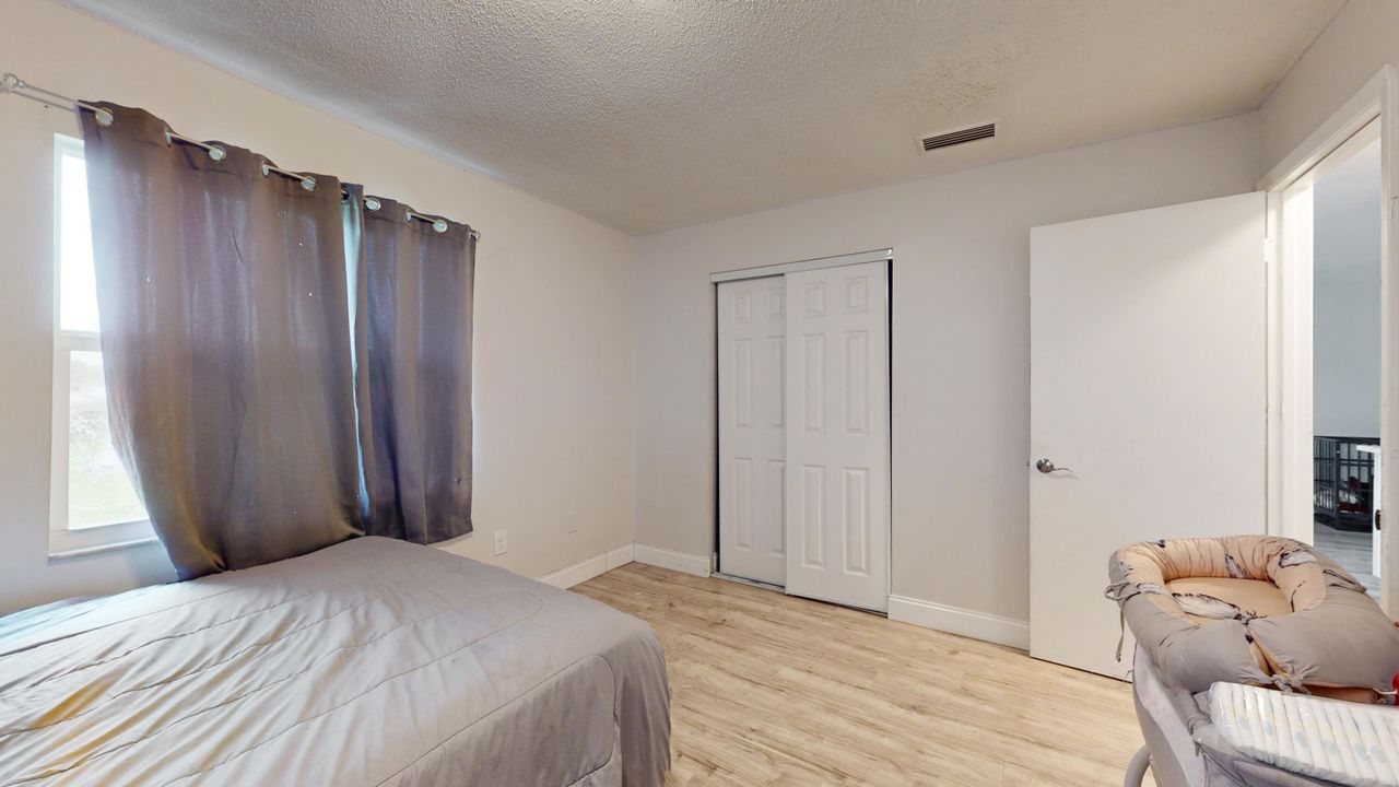 For Sale: $219,000 (2 beds, 1 baths, 868 Square Feet)