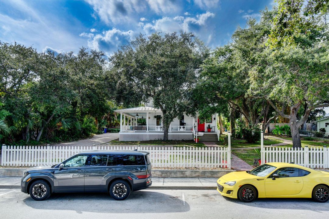 For Sale: $1,450,000 (3 beds, 2 baths, 1920 Square Feet)