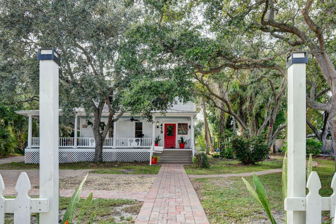 For Sale: $1,450,000 (3 beds, 2 baths, 1920 Square Feet)