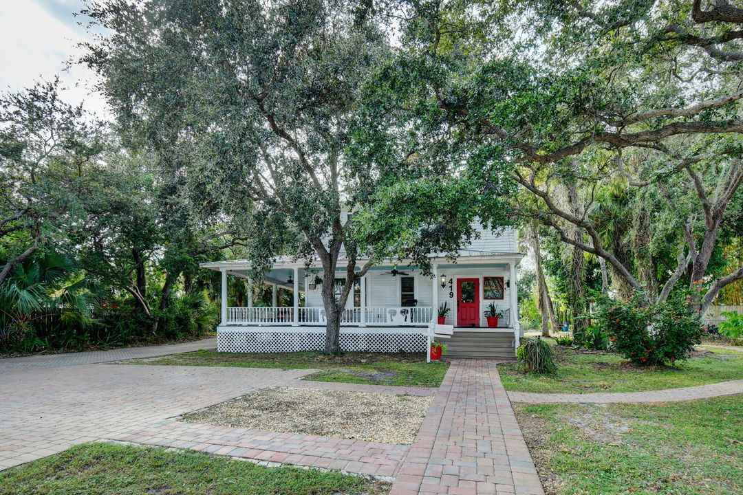 For Sale: $1,450,000 (3 beds, 2 baths, 1920 Square Feet)