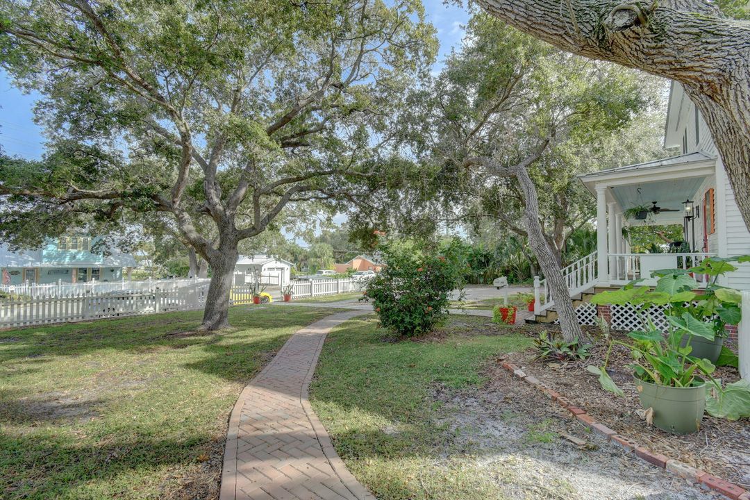 For Sale: $1,450,000 (3 beds, 2 baths, 1920 Square Feet)