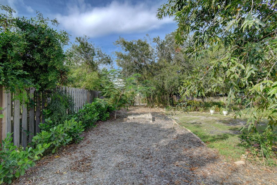 For Sale: $1,450,000 (3 beds, 2 baths, 1920 Square Feet)