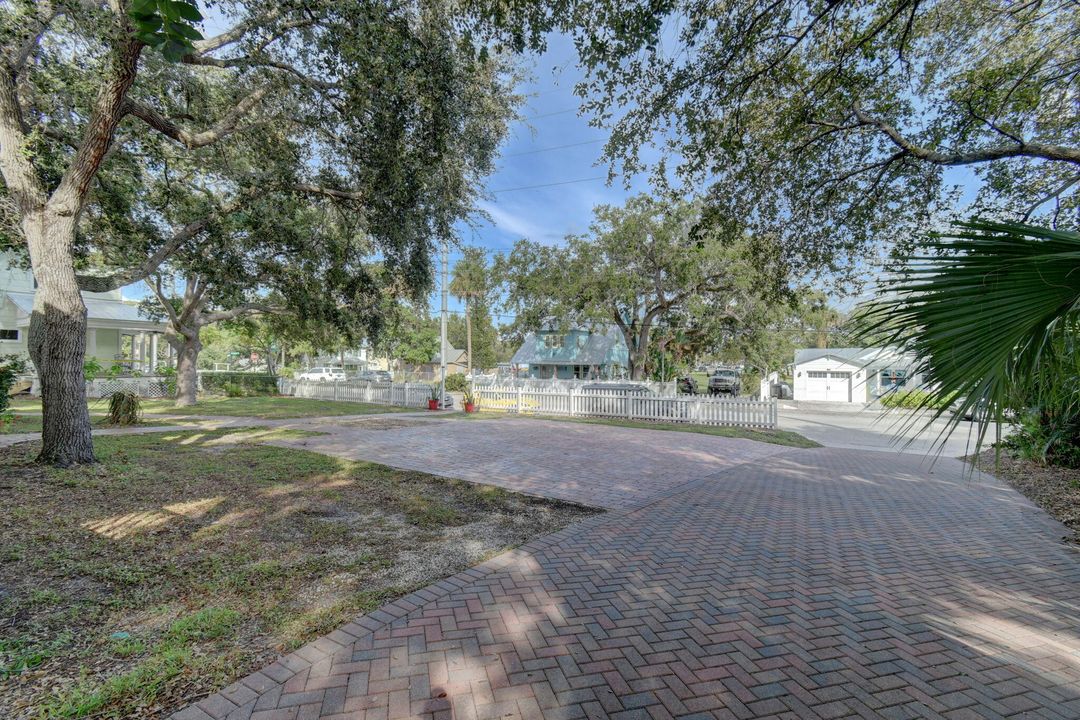 For Sale: $1,450,000 (3 beds, 2 baths, 1920 Square Feet)