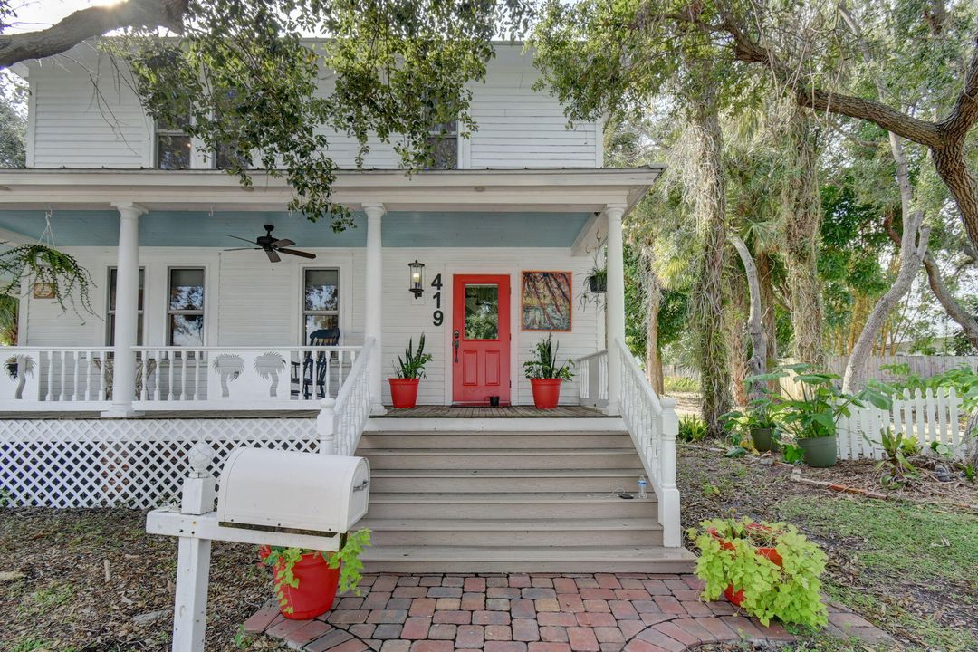 For Sale: $1,450,000 (3 beds, 2 baths, 1920 Square Feet)