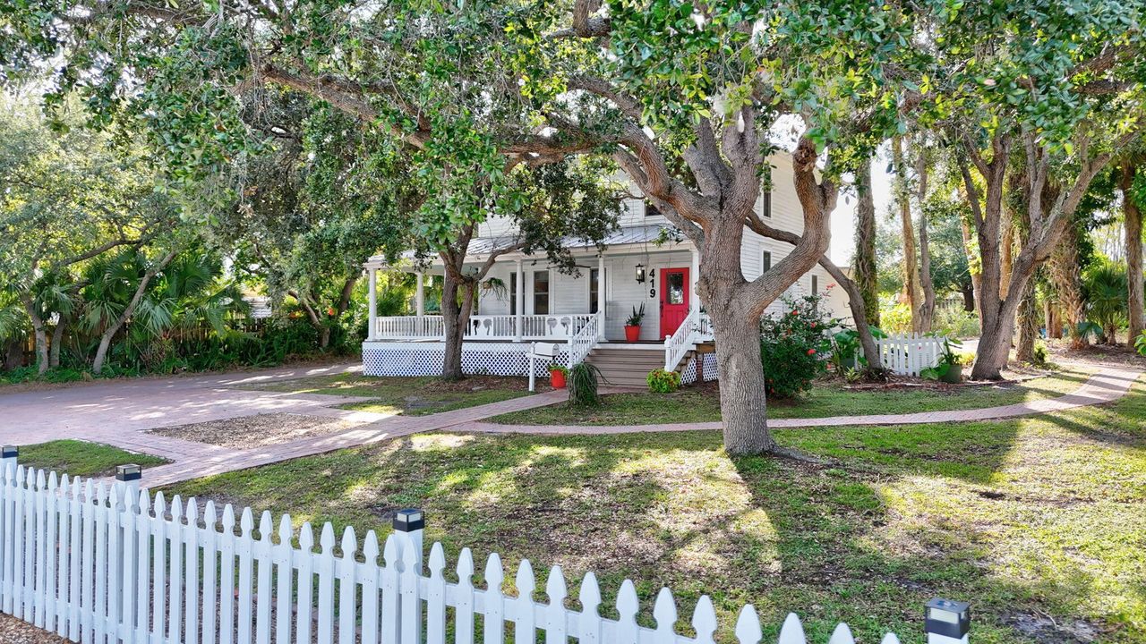 For Sale: $1,450,000 (3 beds, 2 baths, 1920 Square Feet)