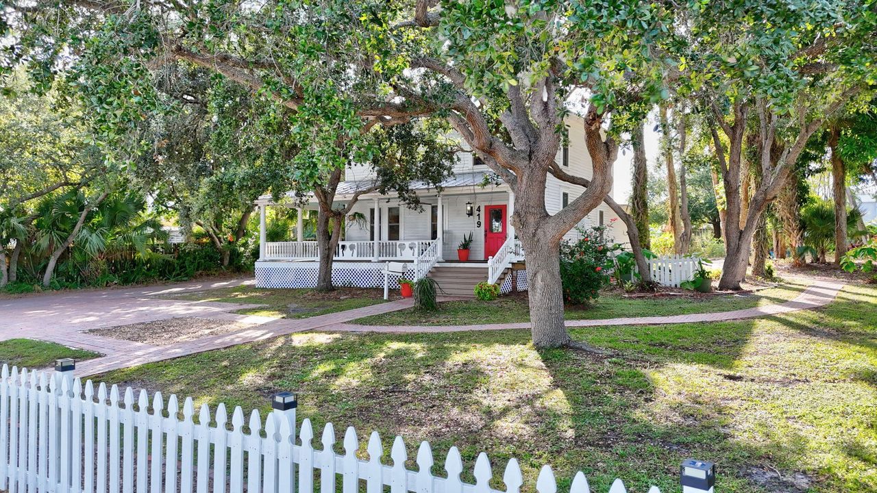 For Sale: $1,450,000 (3 beds, 2 baths, 1920 Square Feet)