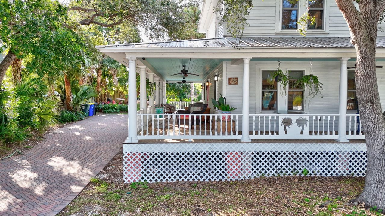 For Sale: $1,450,000 (3 beds, 2 baths, 1920 Square Feet)