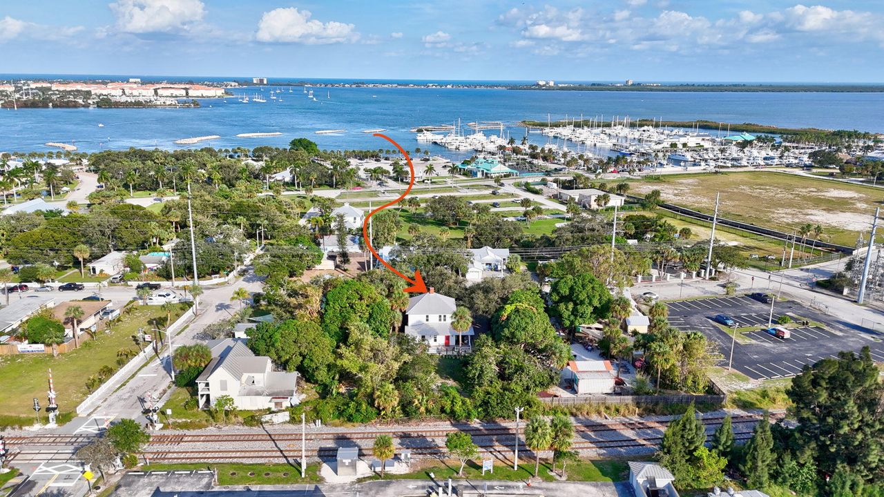 For Sale: $1,450,000 (3 beds, 2 baths, 1920 Square Feet)