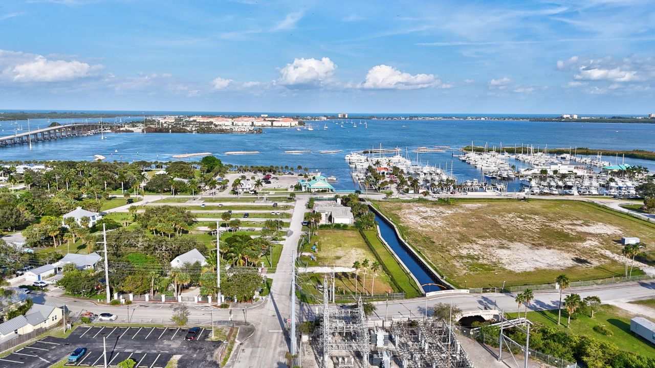 For Sale: $1,450,000 (3 beds, 2 baths, 1920 Square Feet)