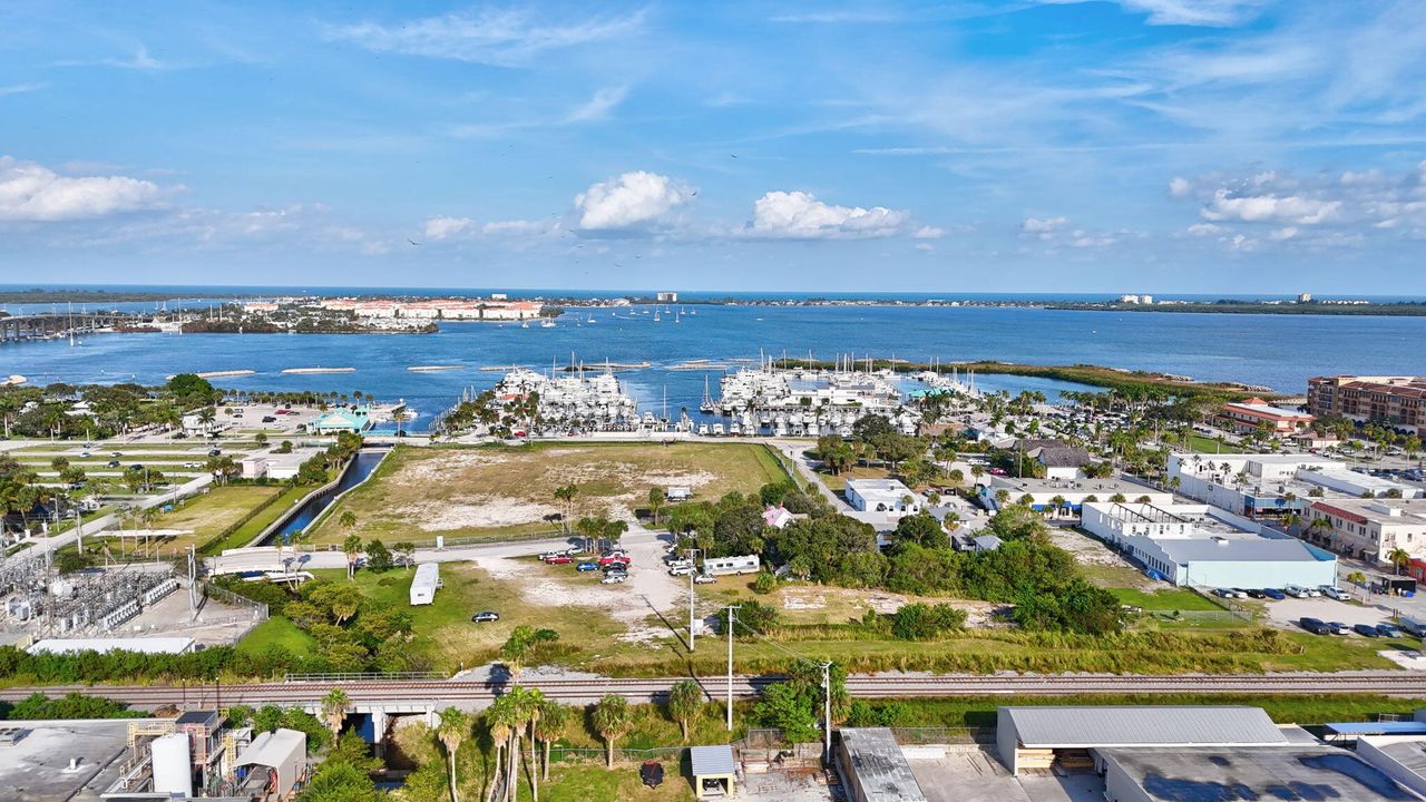 For Sale: $1,450,000 (3 beds, 2 baths, 1920 Square Feet)