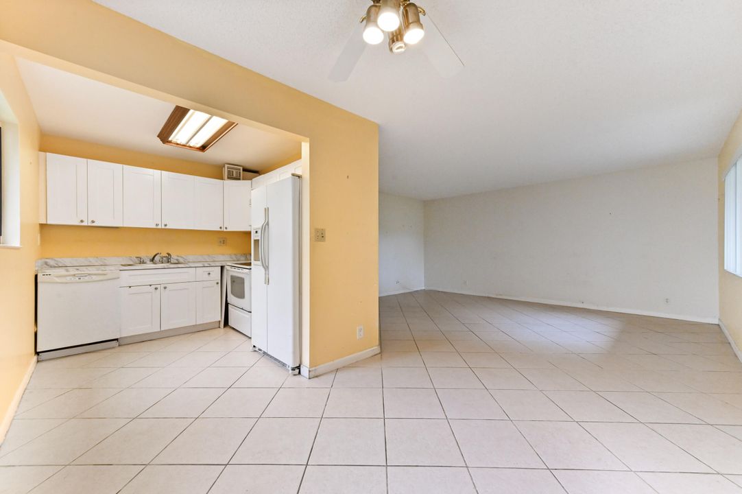 For Sale: $139,000 (2 beds, 2 baths, 955 Square Feet)