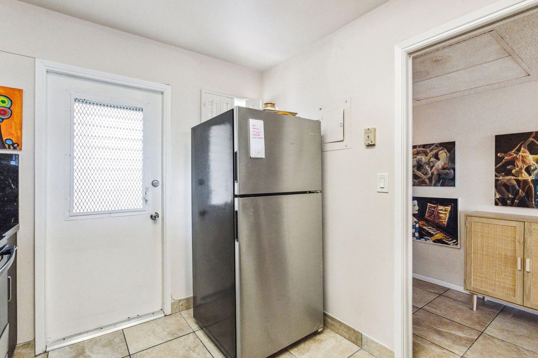 For Sale: $239,900 (2 beds, 2 baths, 1100 Square Feet)