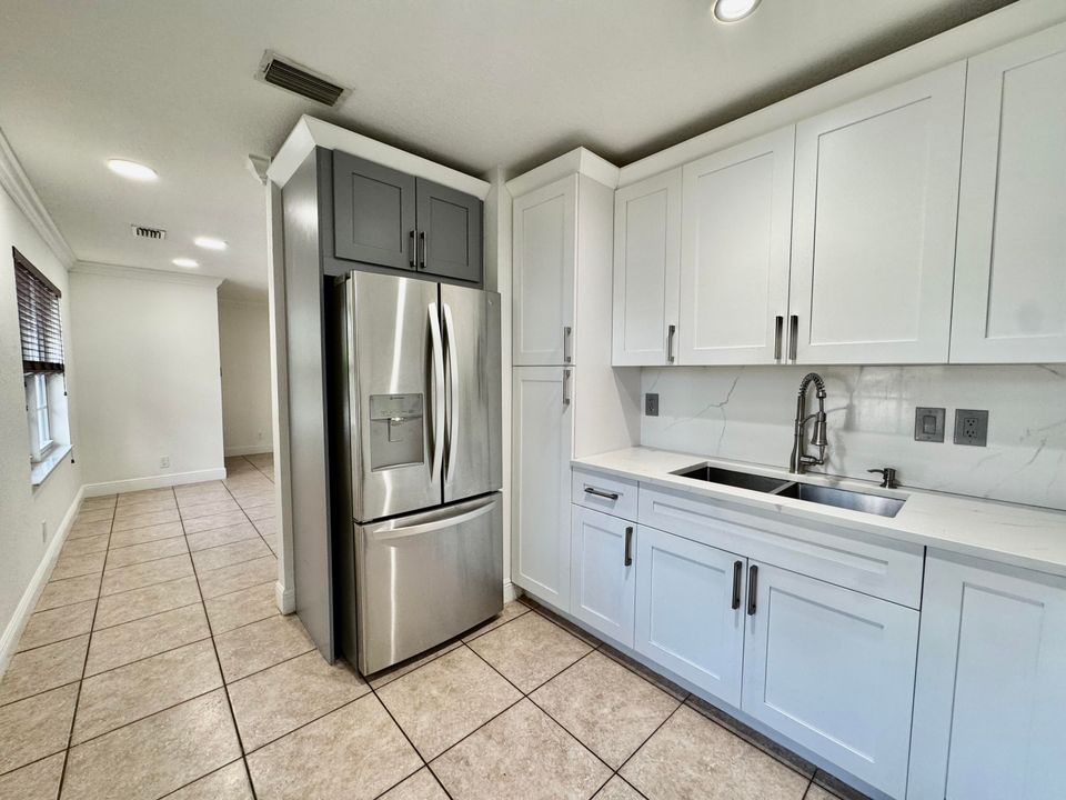 For Rent: $3,000 (3 beds, 2 baths, 1300 Square Feet)