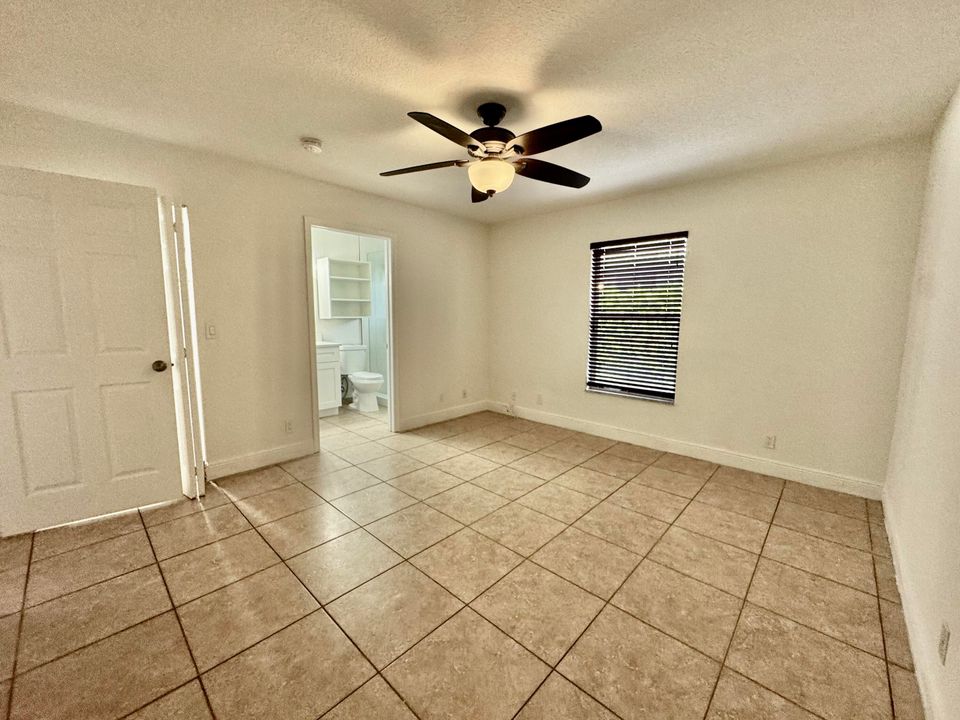 For Rent: $3,000 (3 beds, 2 baths, 1300 Square Feet)