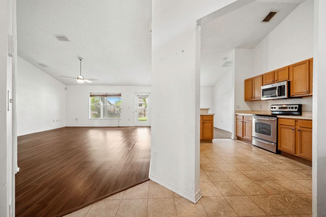 For Sale: $390,000 (4 beds, 2 baths, 1733 Square Feet)