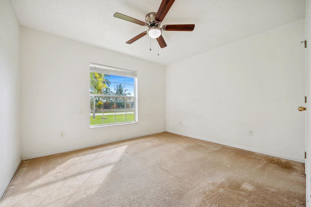 For Sale: $390,000 (4 beds, 2 baths, 1733 Square Feet)