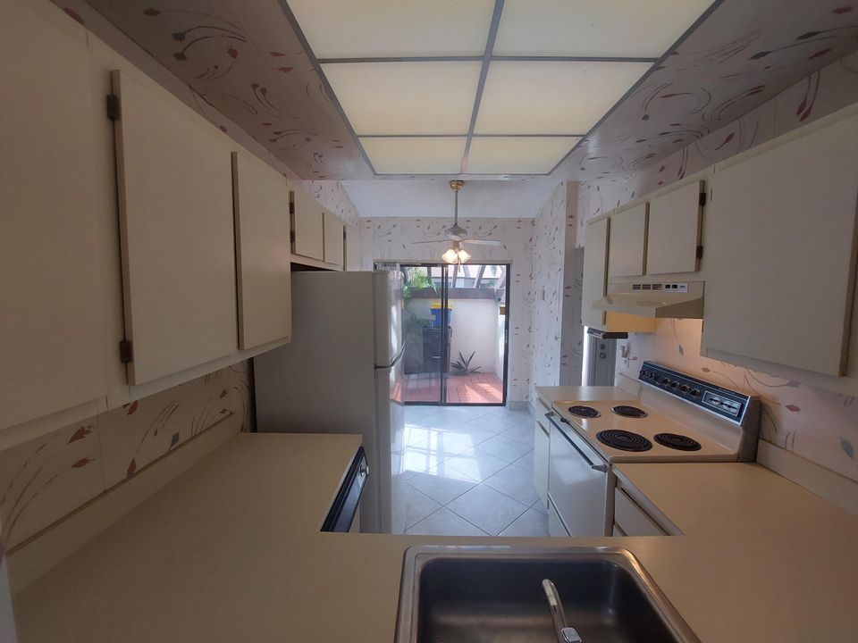 For Sale: $245,000 (2 beds, 2 baths, 1123 Square Feet)