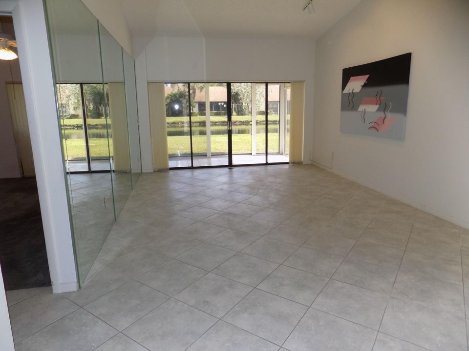 En Venta: $245,000 (2 camas, 2 baños, 1123 Pies cuadrados)