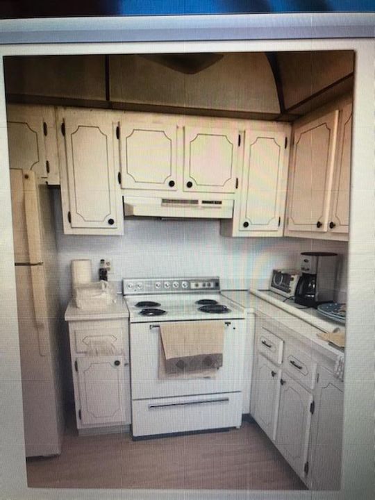 For Rent: $1,500 (1 beds, 1 baths, 726 Square Feet)