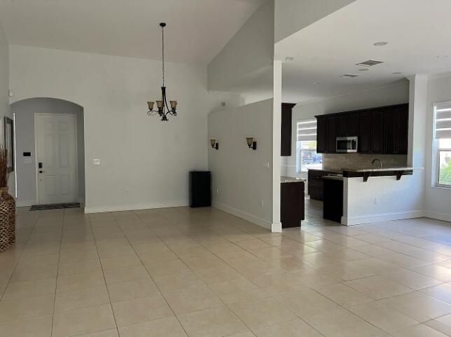 For Rent: $4,000 (3 beds, 2 baths, 2152 Square Feet)