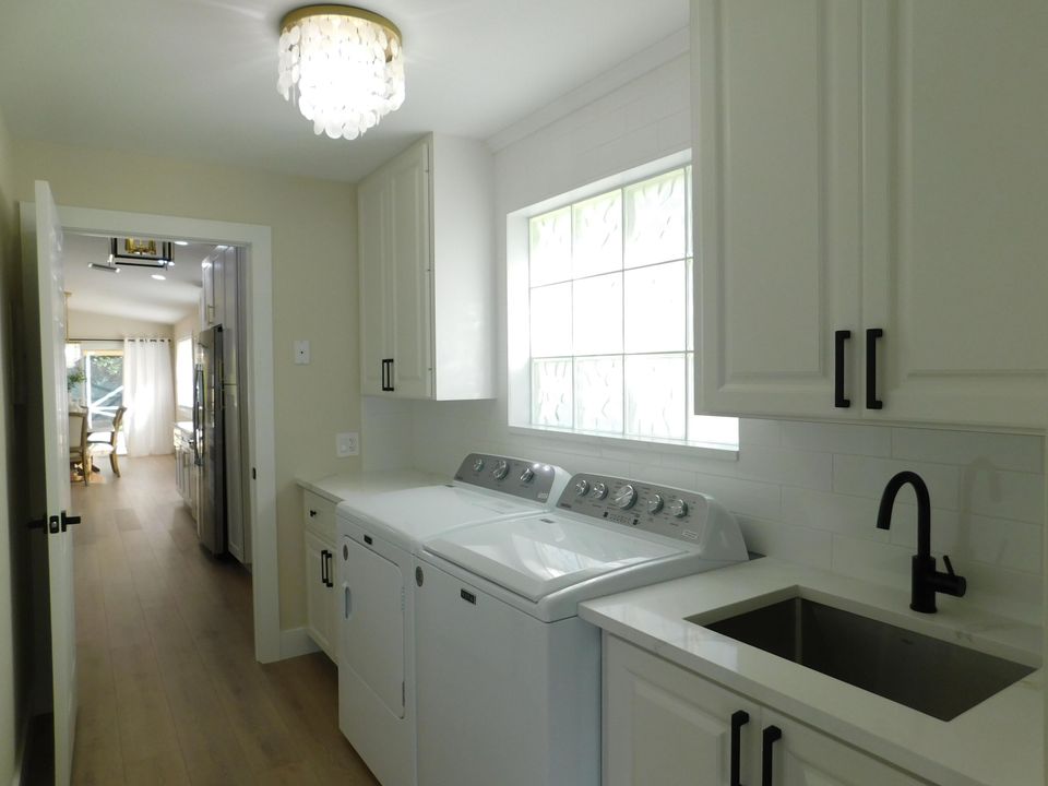 For Sale: $574,900 (2 beds, 2 baths, 1526 Square Feet)