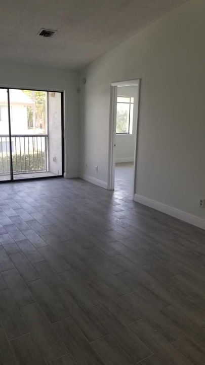 For Rent: $1,900 (2 beds, 2 baths, 825 Square Feet)