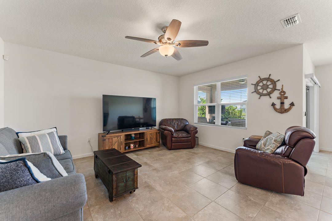 For Sale: $439,000 (3 beds, 2 baths, 1672 Square Feet)