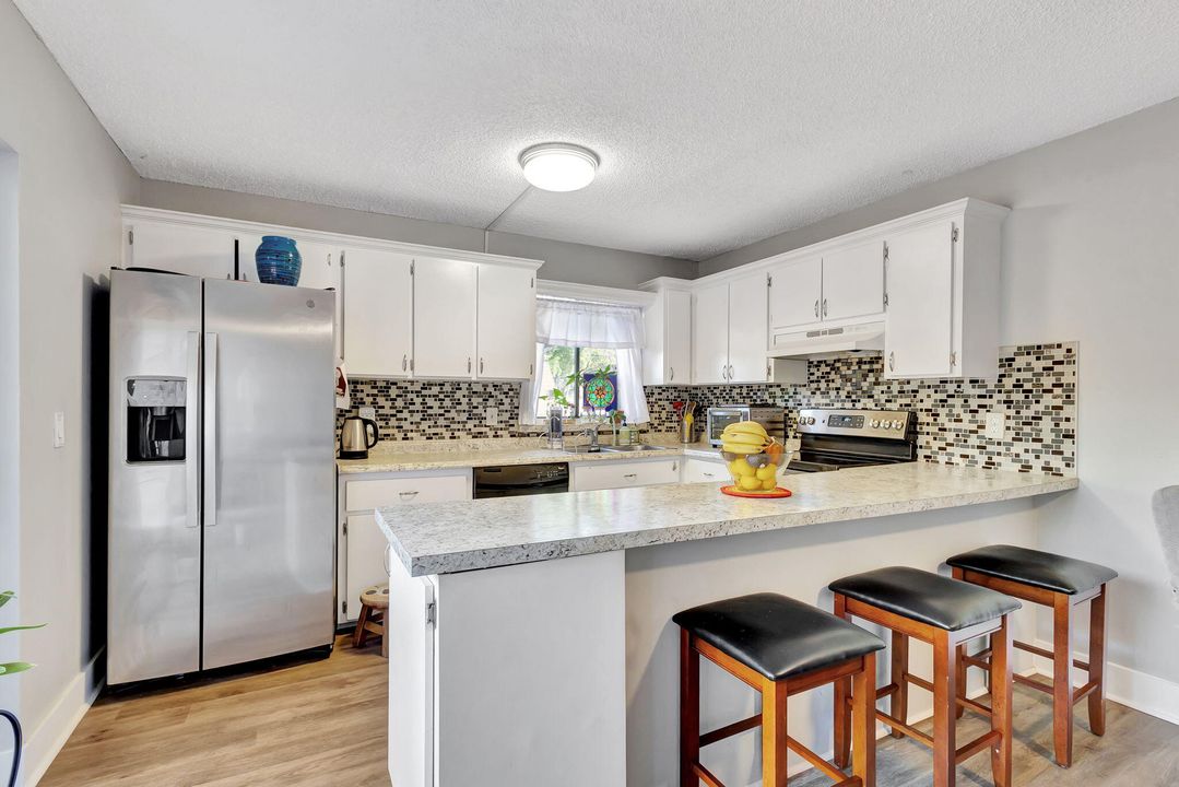 For Sale: $325,000 (2 beds, 2 baths, 1468 Square Feet)