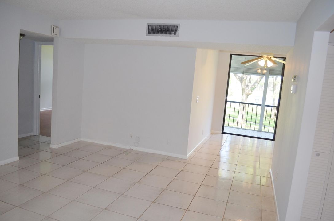 For Rent: $1,900 (2 beds, 2 baths, 1050 Square Feet)