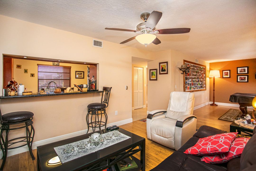 For Sale: $315,000 (2 beds, 2 baths, 1165 Square Feet)