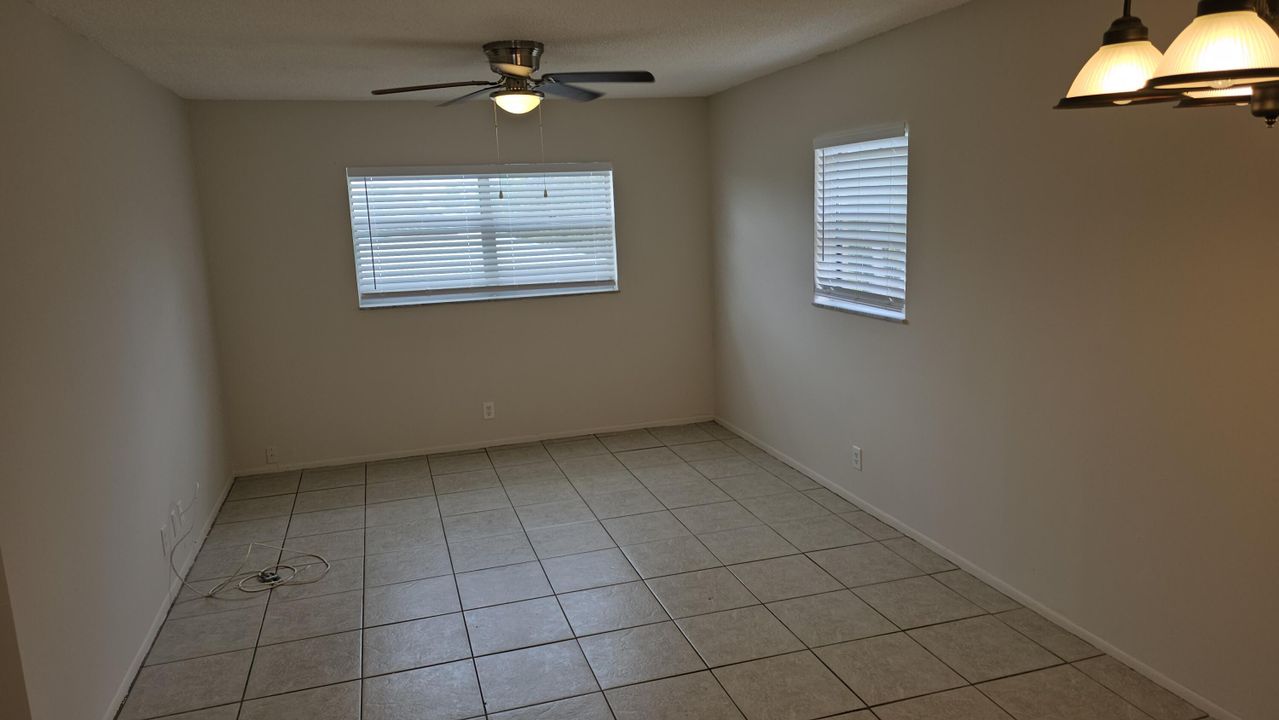 For Rent: $1,800 (2 beds, 1 baths, 800 Square Feet)