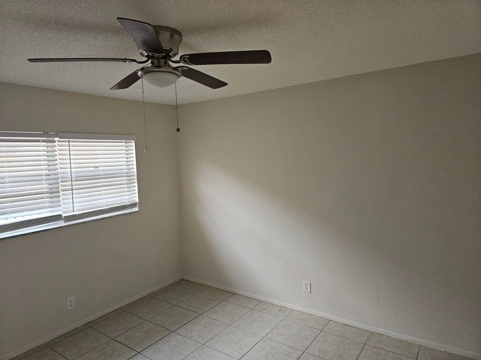 For Rent: $1,800 (2 beds, 1 baths, 800 Square Feet)