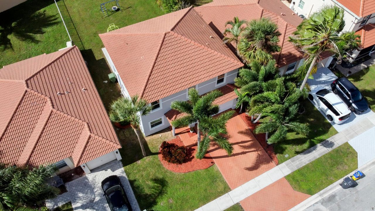 En Venta: $599,999 (4 camas, 2 baños, 2214 Pies cuadrados)