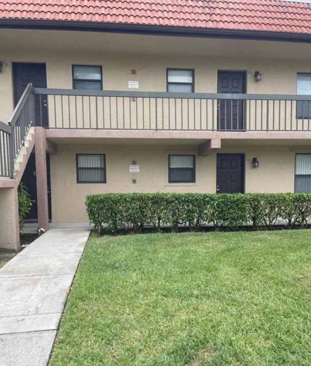 For Rent: $2,100 (2 beds, 2 baths, 858 Square Feet)