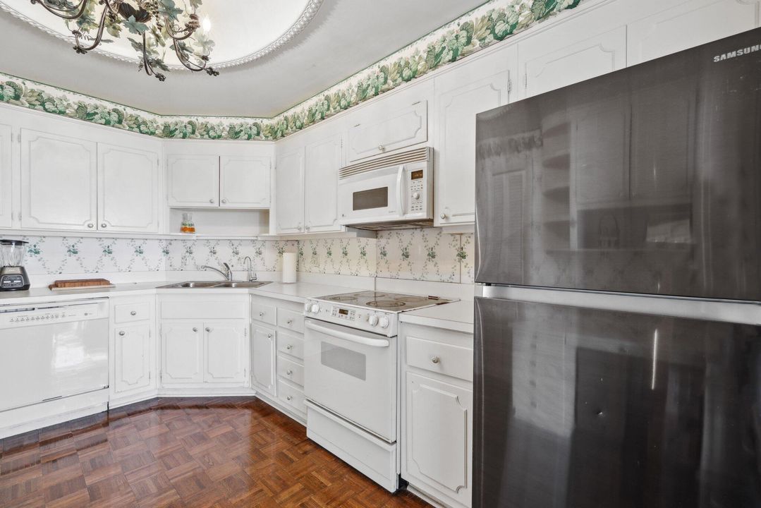 For Sale: $1,400,000 (2 beds, 2 baths, 1515 Square Feet)