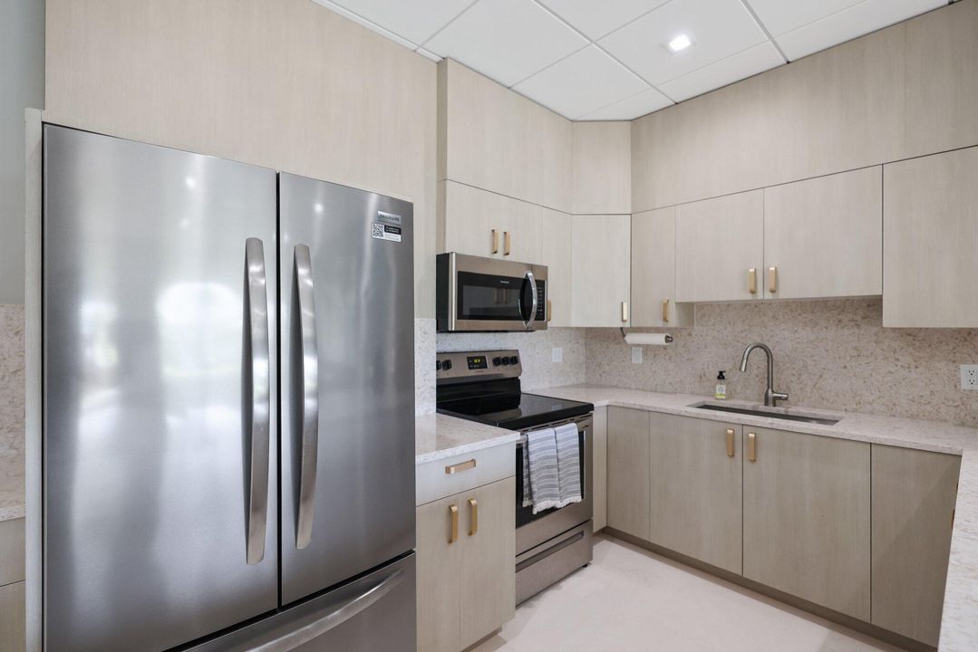 For Sale: $1,400,000 (2 beds, 2 baths, 1515 Square Feet)