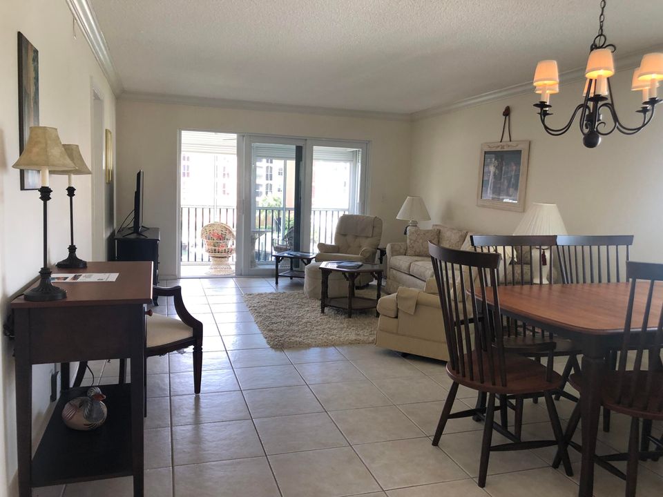 Active With Contract: $4,200 (2 beds, 2 baths, 958 Square Feet)