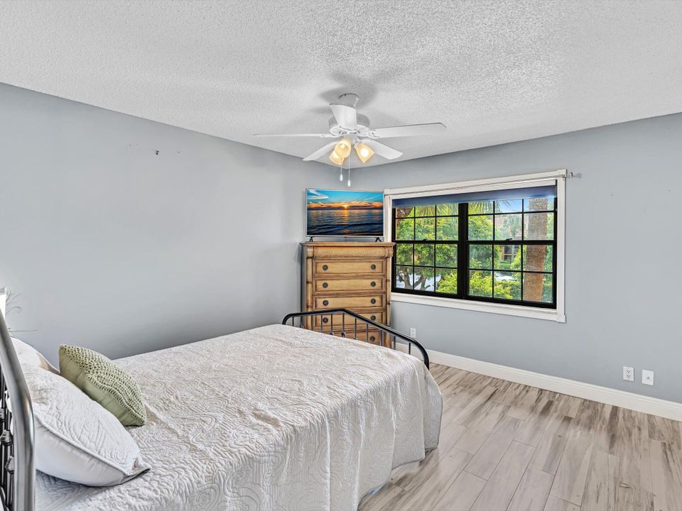 For Sale: $339,000 (2 beds, 2 baths, 1222 Square Feet)