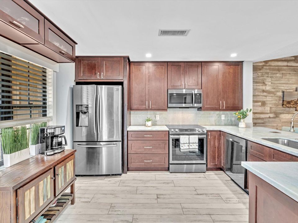 For Sale: $339,000 (2 beds, 2 baths, 1222 Square Feet)